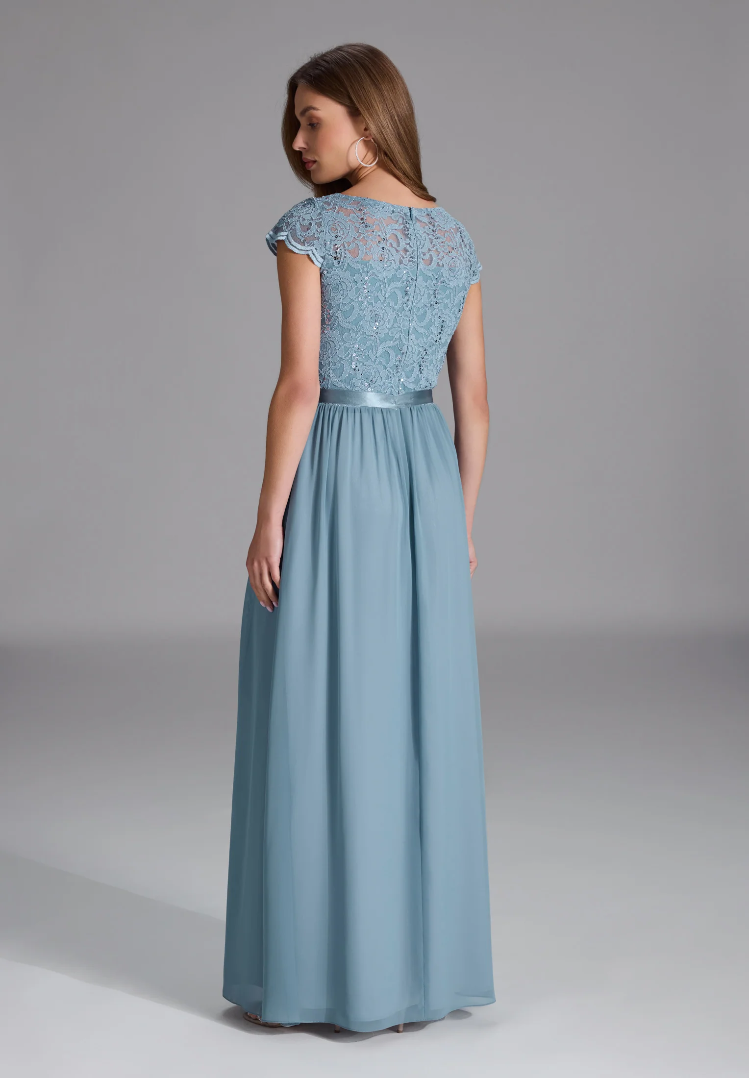 Abendkleid aus Chiffon mit paillettenbesetztem Spitzenoberteil - Image 8