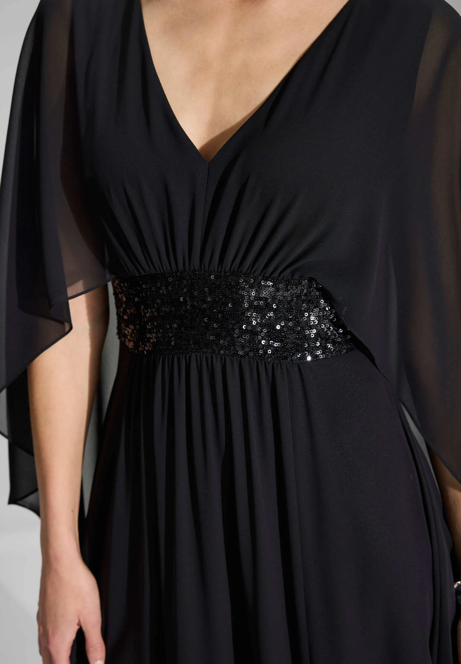 Abendkleid mit Cape aus Chiffon - Image 4