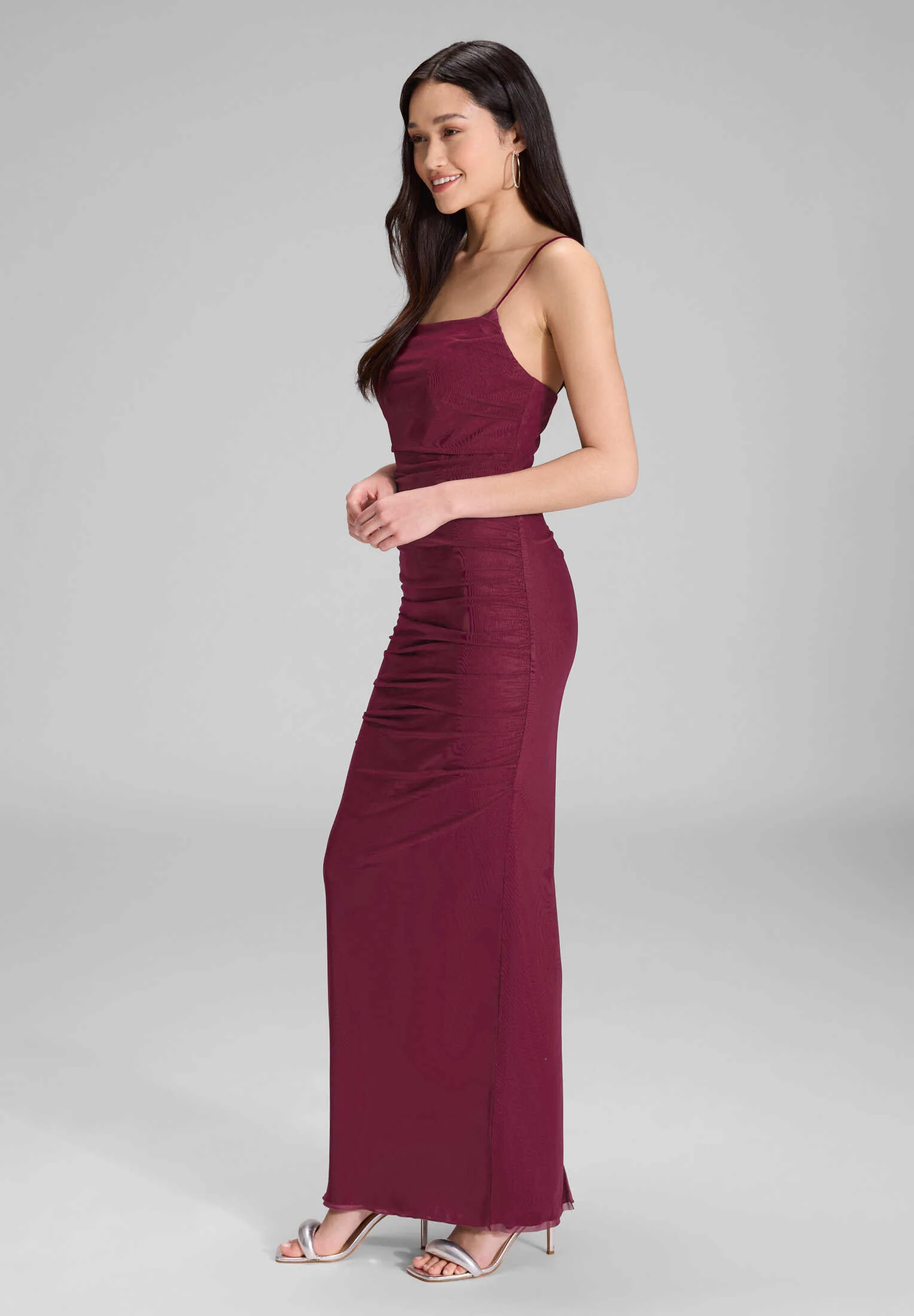 Bodycon-Kleid mit feinen Raffungen - Image 10