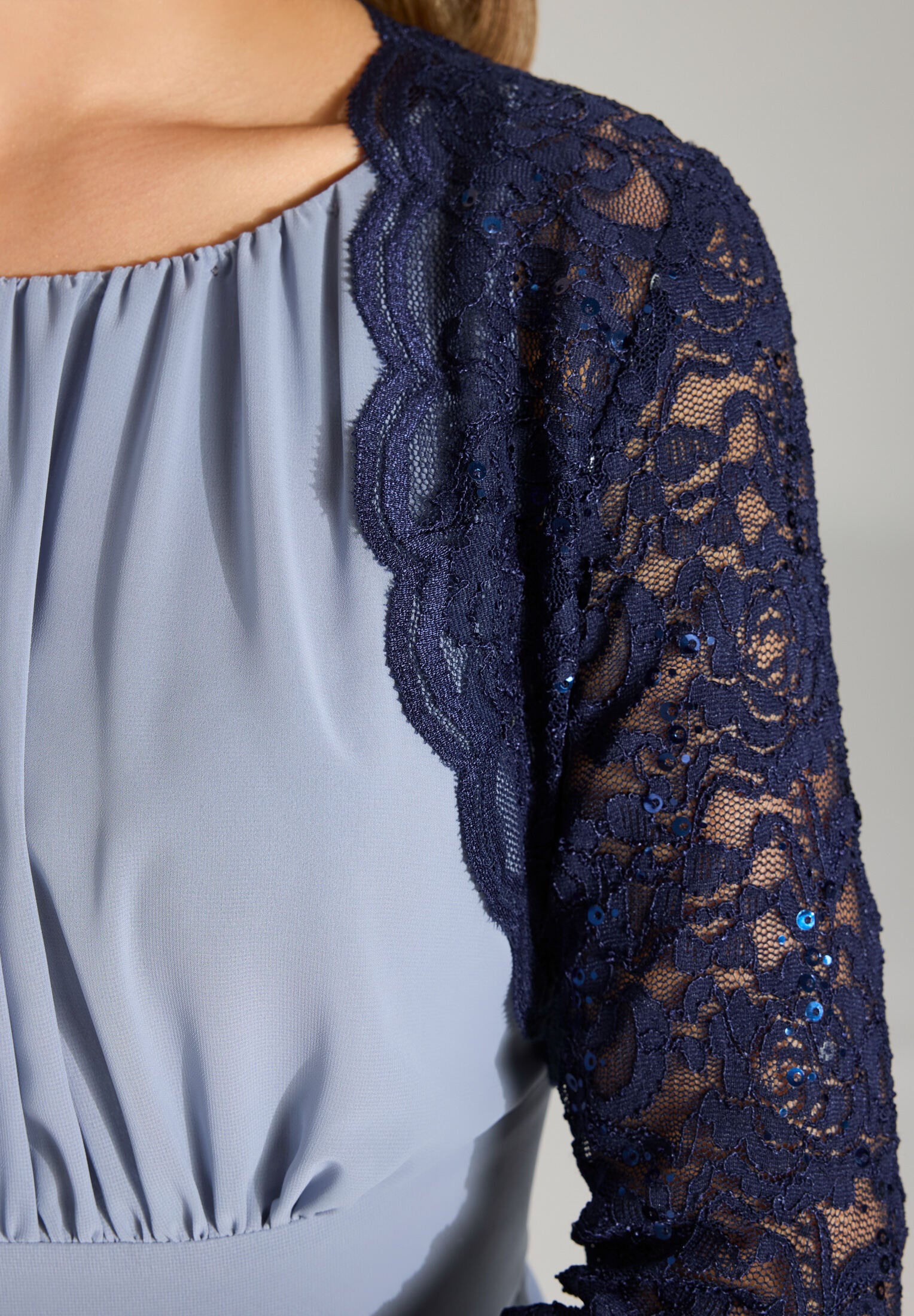 Bolero aus Spitze mit Bogenkante - Image 4