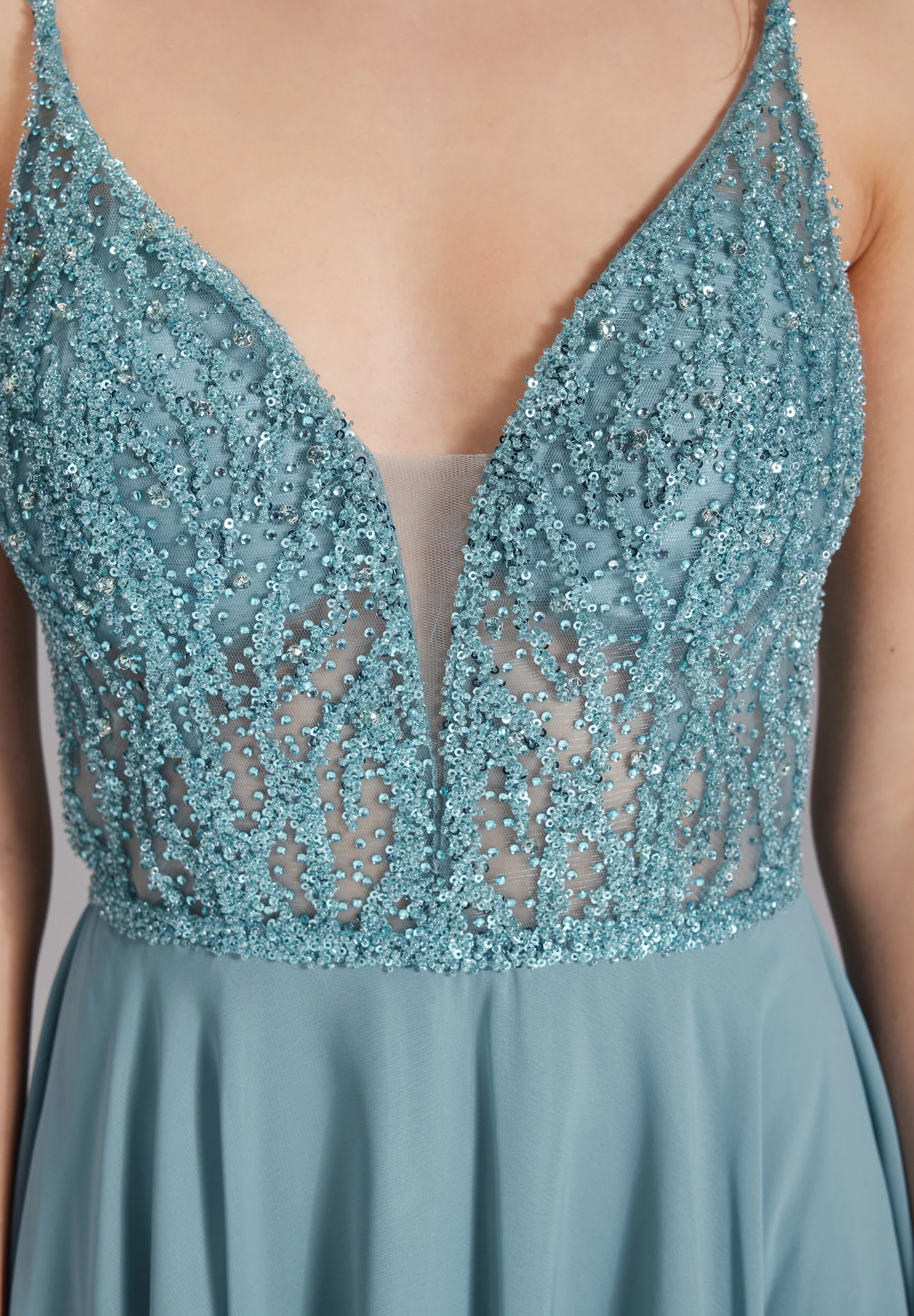 Cocktailkleid aus Materialmix - Image 10