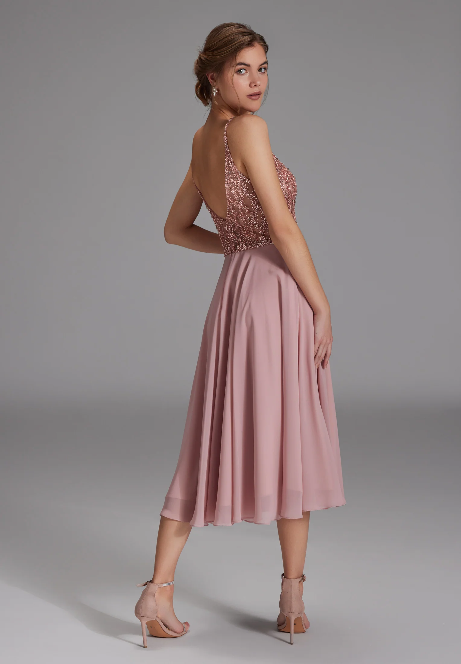Cocktailkleid aus Materialmix - Image 14