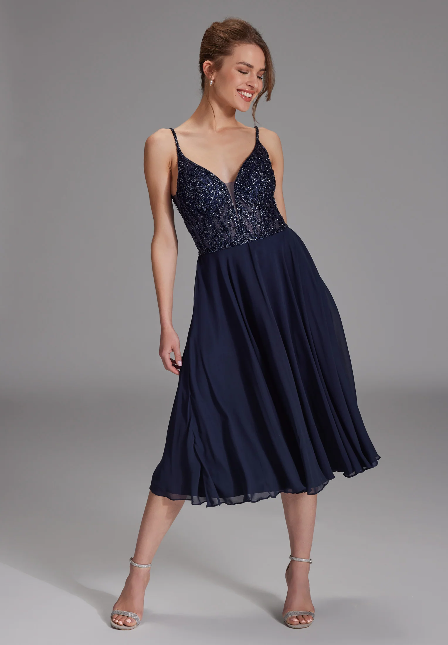 Cocktailkleid aus Materialmix - Image 5
