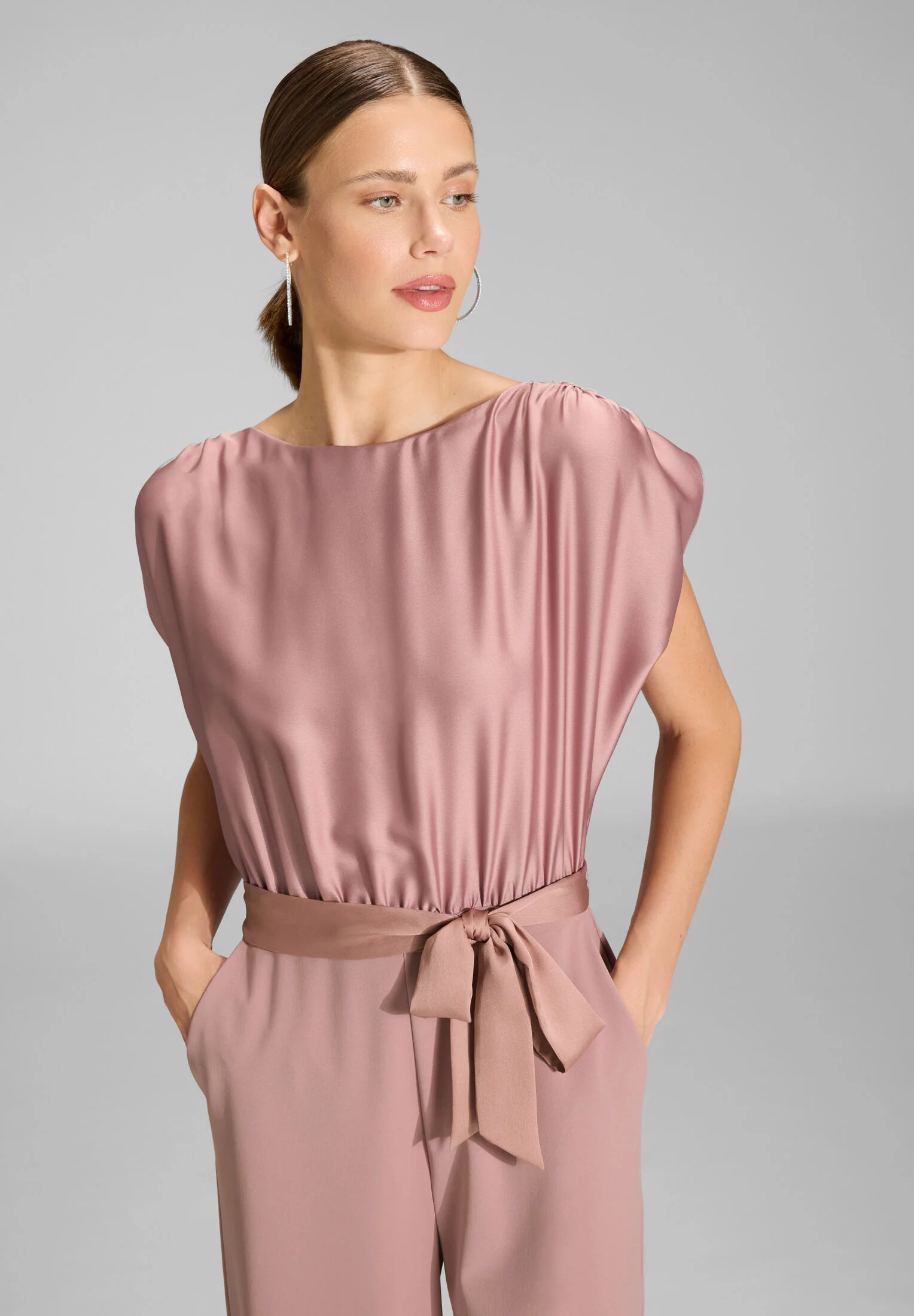 Jumpsuit aus Material-Mix - Image 27