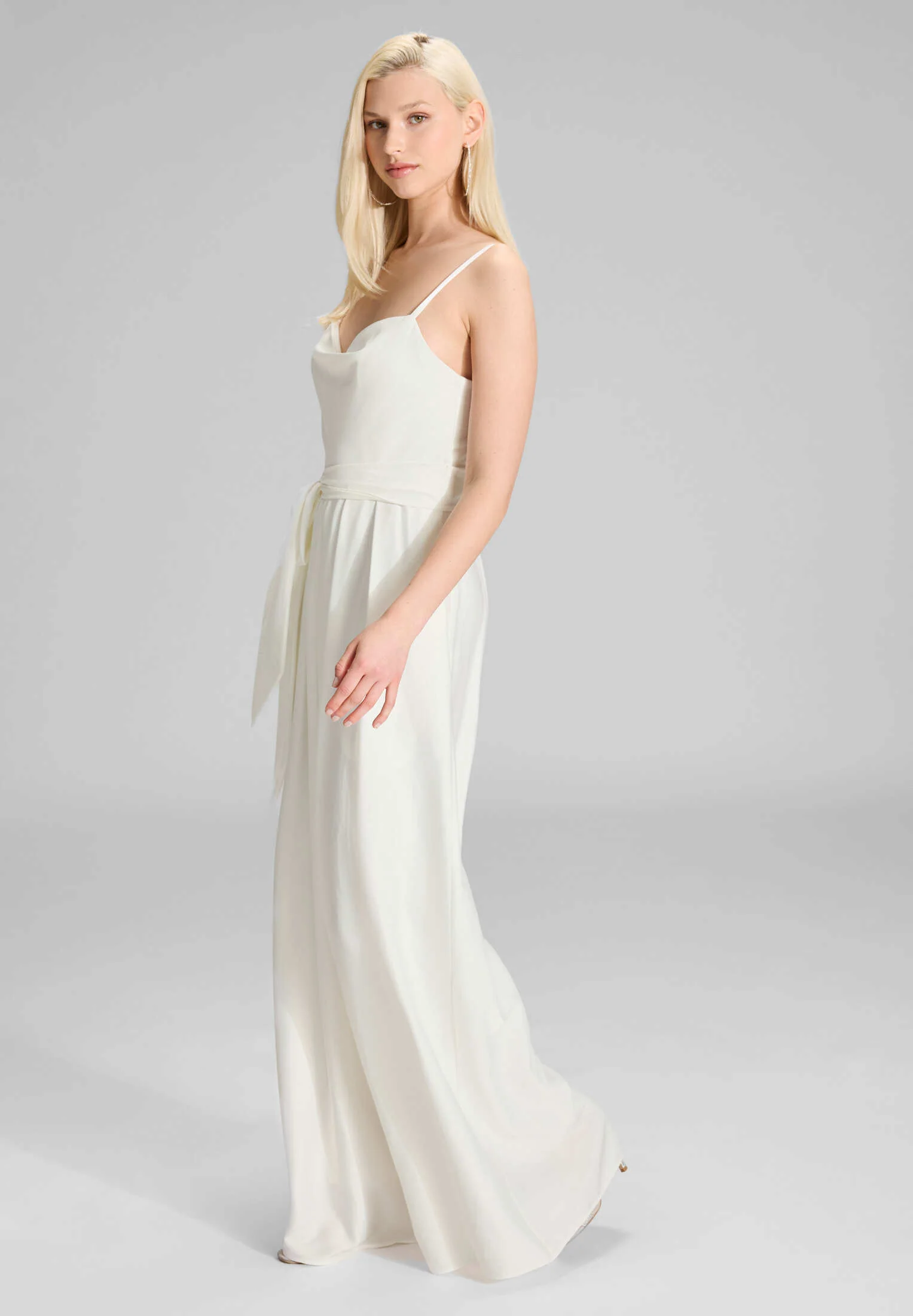 Satin Jumpsuit mit angedeutetem Wasserfallausschnitt - Image 11