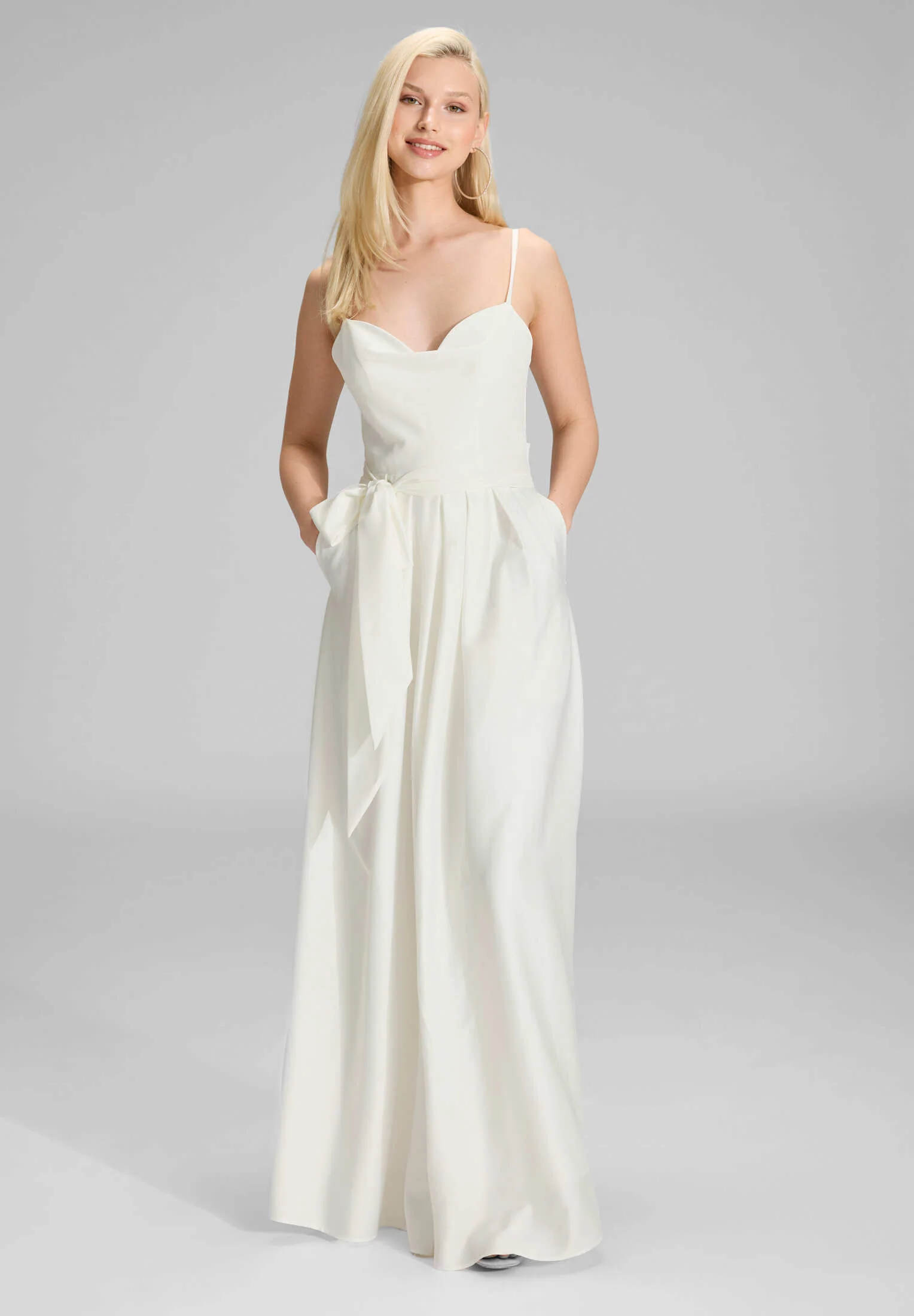 Satin Jumpsuit mit angedeutetem Wasserfallausschnitt - Image 7