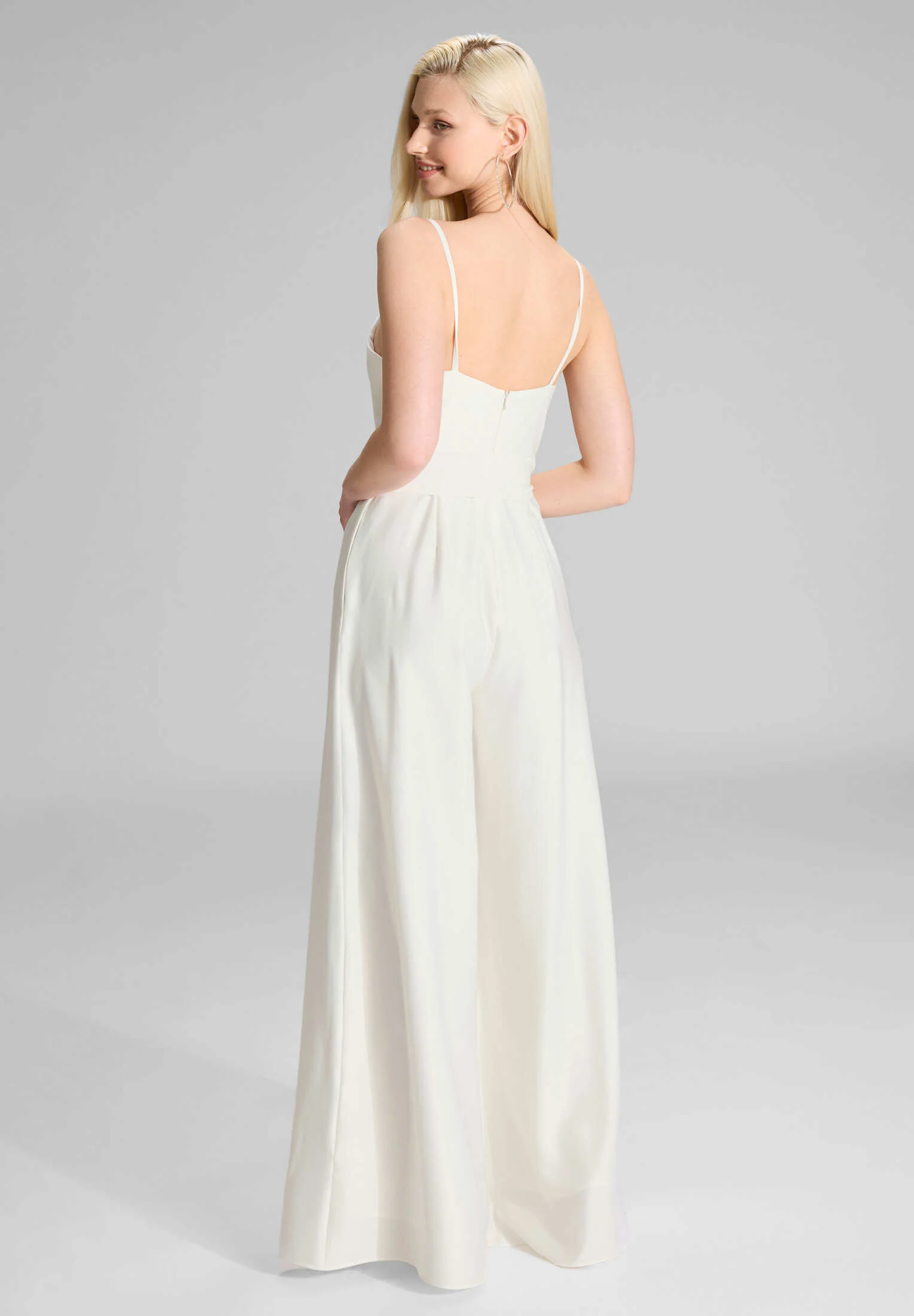 Satin Jumpsuit mit angedeutetem Wasserfallausschnitt - Image 8